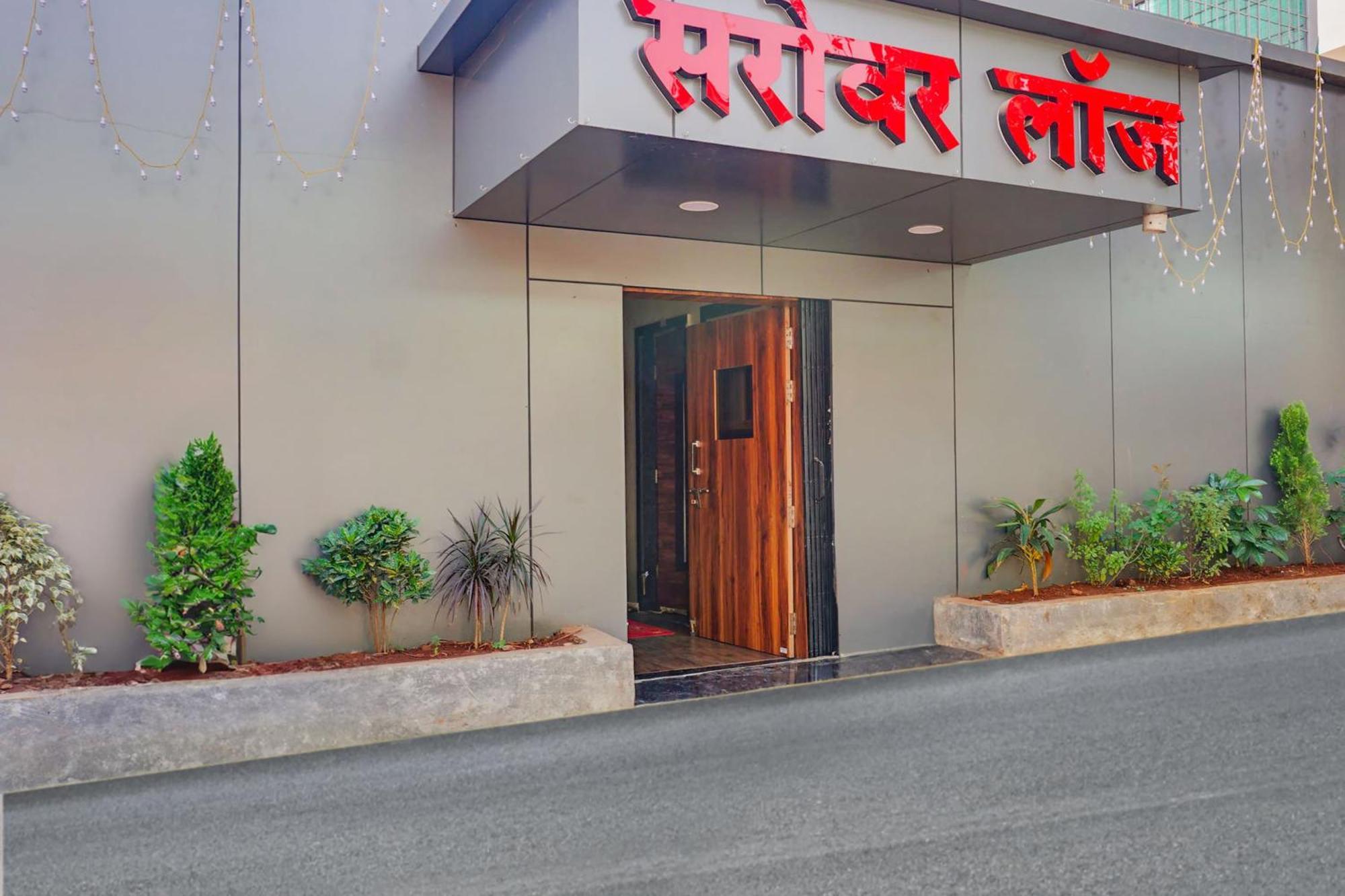 Hotel O Sarovar